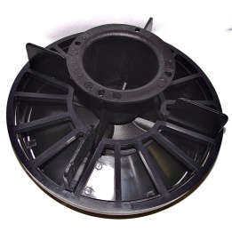 Anti flick ring for large feed pan